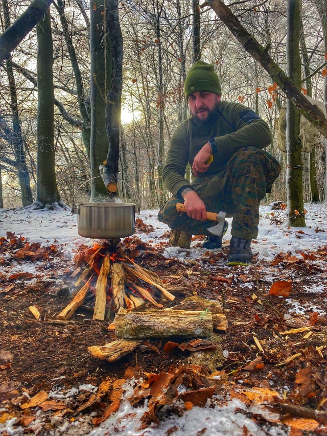 Podróżuje, gotuje w górach i lasach, zajmuje się bushcraftem i survivalem. Rafał Milewski opowiedział nam o swojej pasji.