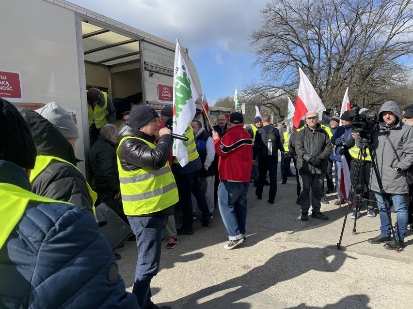 Rolnicy protestują od piątku