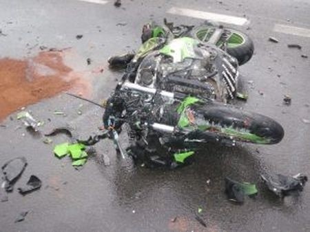 Augustów. Wypadek na ul. Mazurskiej. Motocyklista zderzył się z ciężarówką (zdjęcia)
