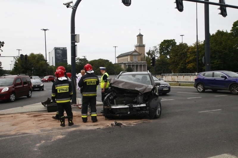 W tym miejscu krzyżuje się łącznie 14 pasów ruchu i...