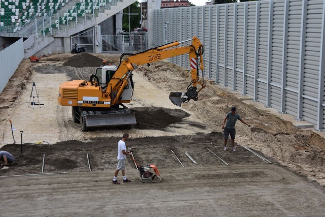Trwają prace przy budowie trybuny gości na stadionie Radomiaka.