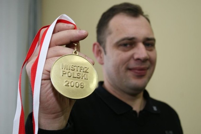 Wojciech Łukawski z Vive Targi Kielce przekazał na licytację złoty medal mistrzostw Polski z 2009 roku!
