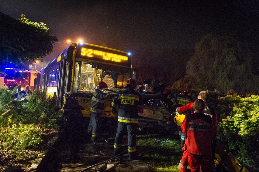 Wypadek samochodu osobowego i Autobusu w Katowicach