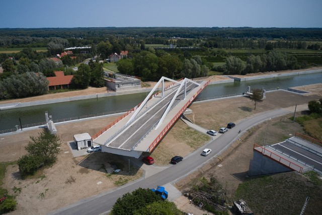 103-metrowy most obrotowy na rzece Elbląg w Nowakowie jest jednym z nielicznych tego typu obiektów w Polsce.