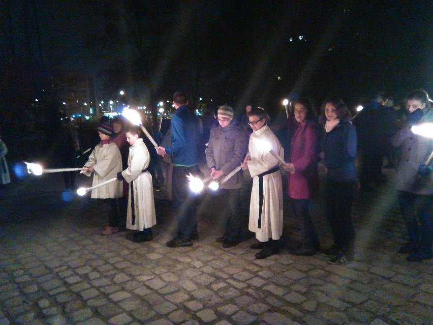 Wrocław: Kilkaset osób wzięło udział w Nocy Świętych (ZDJĘCIA)