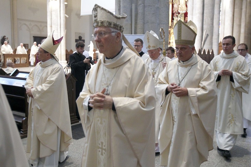 Arcybiskup Władysław Ziółek obchodzi 60-lecie kapłaństwa. Na jubileuszową mszę przybył kardynał - nominat Konrad Krajewski