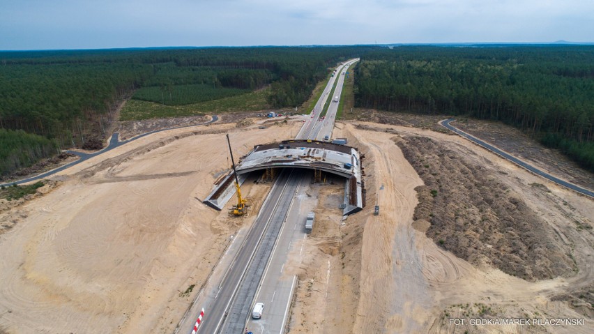 Autostrada A18 biegnie na terenie Dolnego Śląska i woj....