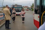 Nowy Sącz. Maturzyści specjalnym autobusem przejechali przez most heleński [ZDJĘCIA]
