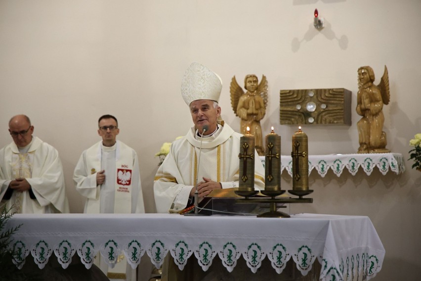 Biskup Marian Florczyk w czasie mszy świętej za ojczyznę w...