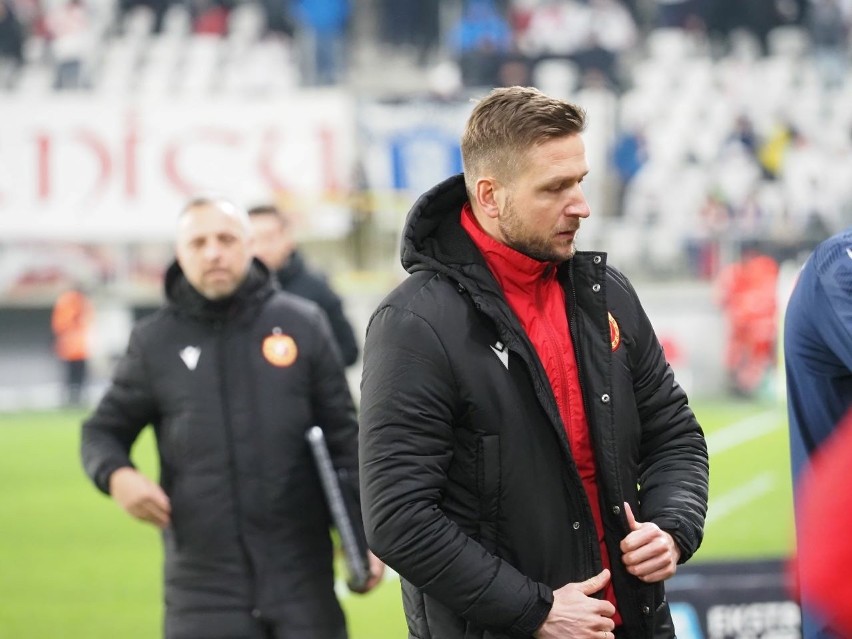 Trener piłkarzy Widzewa Daniel Myśliwiec: My wszyscy o wiele lepiej rozumiemy swoje role i swoje mocne strony ZOBACZ WIDEO