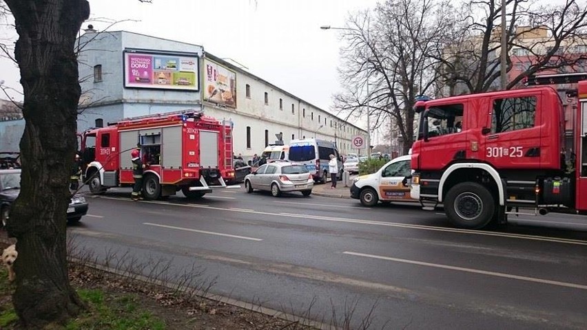 Wypadek koło placu Orląt Lwowskich. Są duże korki (ZDJĘCIA)