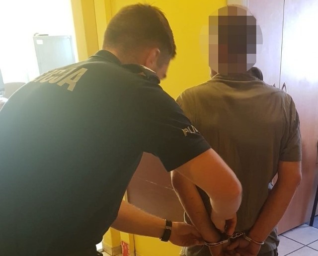 46-latek dopuścił się kradzieży z włamaniem do składu budowlanego w okolicy Wieliczki. Mężczyzna został zatrzymany w miejscu swego zamieszkania (w gminie Raciechowice w powiecie myślenickim)