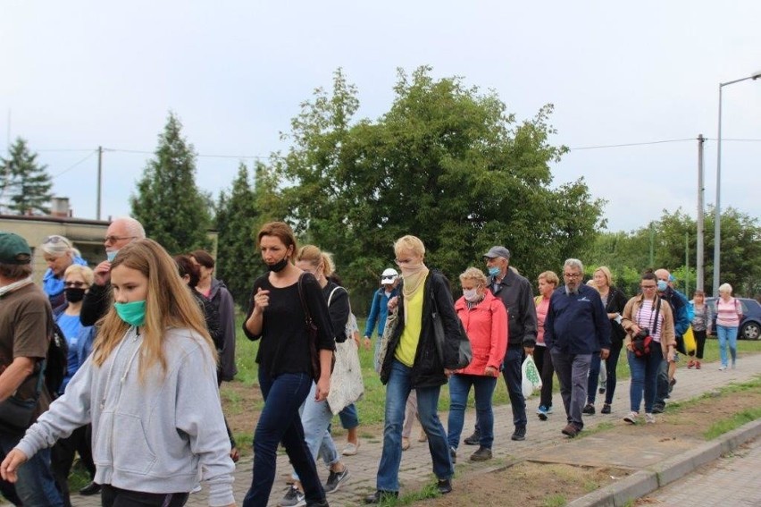 Inowrocław. Przewodnik Antoni Ścigacz oprowadzał grupę miłośników miasta po inowrocławskiej dzielnicy Mątwy [zdjęcia]