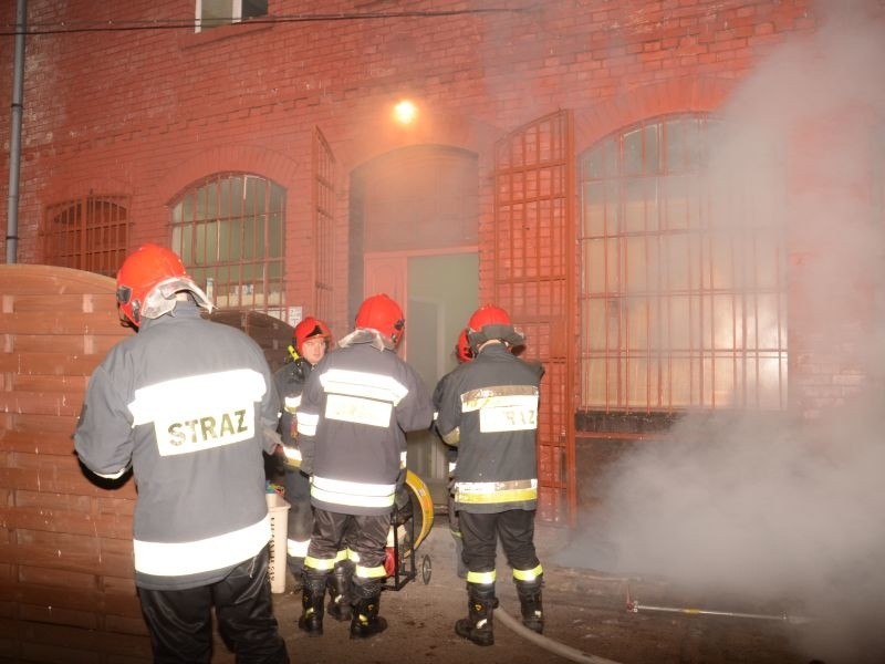 Pożar wybuchł około godziny 18. Ewakuowano 40 osób.