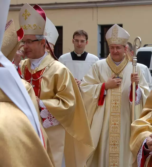 Biskupi Andrzej Jeż  (na zdj.  z prawej) i Wiesław Lechowicz (z lewej) od dwóch lat kierują diecezją. Kogo papież wyznaczy im do pomocy?