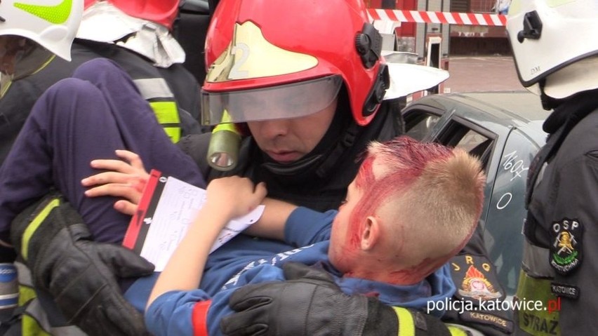 Tragiczny wypadek w Katowicach na Medyków [ZDJĘCIA + WIDEO] Tak ćwiczy policja, straż i pogotowie
