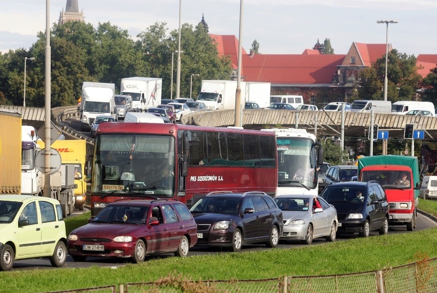 Ogromne korki we Wrocławiu. Stanął plac Społeczny i cała okolica