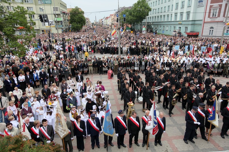 Boże Ciało 2012. Gigantyczne tłumy na procesji [WIDEO, FOTO]