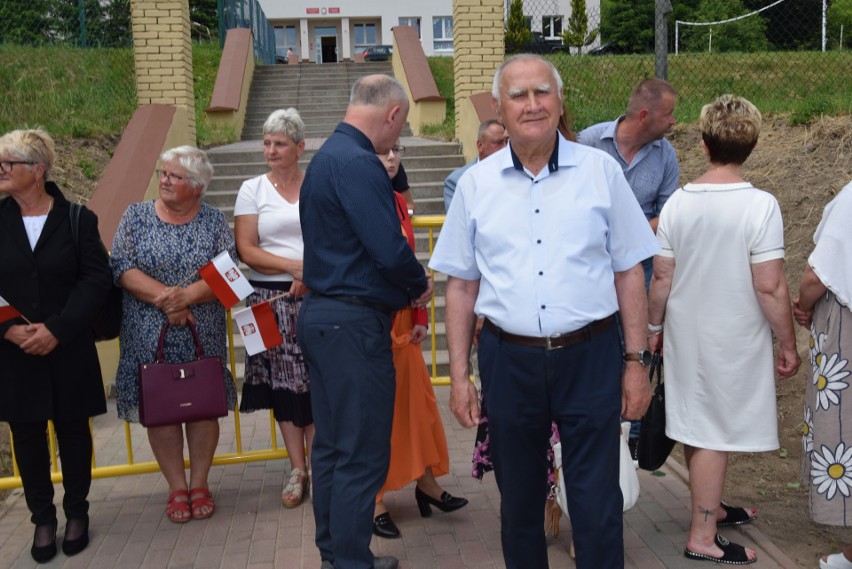 Zakończono remont ważnej drogi na terenie gminy Dwikozy. Wielu gości na przecięciu wstęgi. Zobacz zdjęcia i film