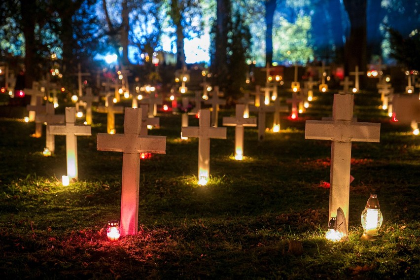 Najpiękniejsze i najciekawsze pomniki nagrobne cmentarza...