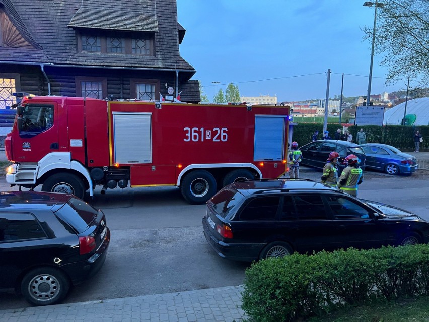 Wyciek gazu przed lokalem wyborczym w Przemyślu. Ewakuowano komisję i osoby głosujące [ZDJĘCIA]