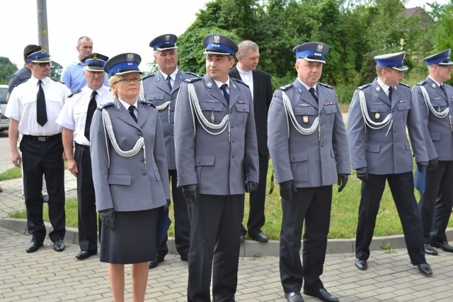 Od 1 lipca 2016 roku stanowisko Komendanta Powiatowego Policji w Makowie Mazowieckim objęła mł. insp. Marzena Zakrzewska, kt&oacute;ra do dzisiaj była Zastępcą Komendanta Miejskiego Policji w Ostrołęce. W Ostrołęce odpowiadała za pion kryminalny, z kt&oacute;rym była związana przez całą służbę. Wcześniej zajmowała stanowiska kierownicze w wydziałach dochodzeniowo-śledczym oraz dw. z przestępczością gospodarczą i korupcją. 