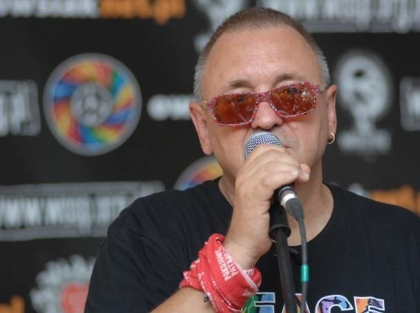 Jurek Owsiak, jak co roku, traci głos prowadząc Przystanek Woodstock.