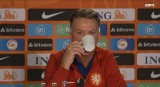 Selekcjoner reprezentacji Holandii Van Gaal przed meczem z Polską martwi się o brak regularnej gry w Barcelonie De Jonga i Depaya