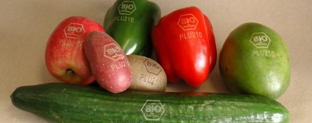Fot. 3. Biowarzywa i owoce znakowane na rynku niemieckim. (źródło: www.handelsblatt.com)