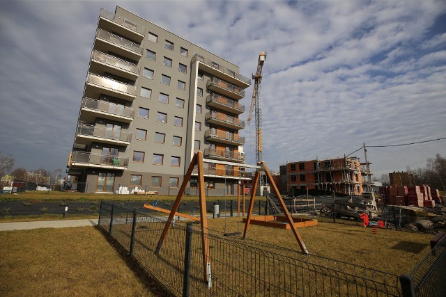 Hello Zagórze w Sosnowcu składać będzie się z trzech budynków. Budynek A jest już gotowy. W budowie są kolejne dwa obiektyZobacz kolejne zdjęcia. Przesuwaj zdjęcia w prawo - naciśnij strzałkę lub przycisk NASTĘPNE