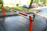 Spór o opłaty za parkowanie przy bloku przy ul. Powstańczej w Poznaniu. Sąd Apelacyjny w Poznaniu stanął po stronie mieszkańców