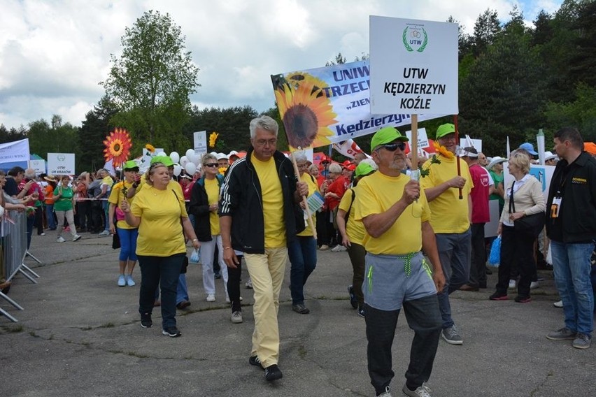 W Senioriadzie wzięło udział prawie 900 osób ZDJĘCIA