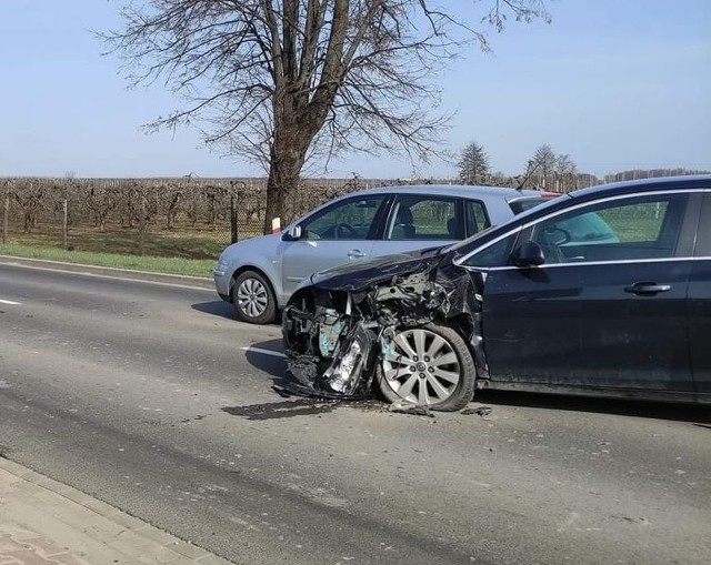 Wypadek na drodze wojewódzkiej numer 728 w Belsku Dużym.