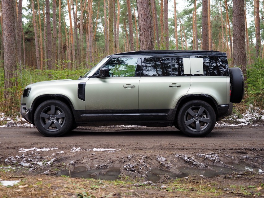 Land Rover Defender jest, był i zawsze będzie niesamowitym...