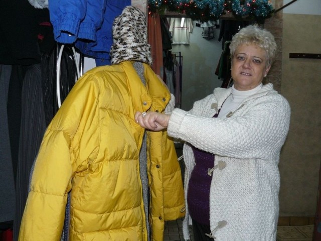 - Zimą największym powodzeniem cieszą się ciepłe kurtki i swetry - mówi Anna Gruda ze sklepu na ul. Poniatowskiego