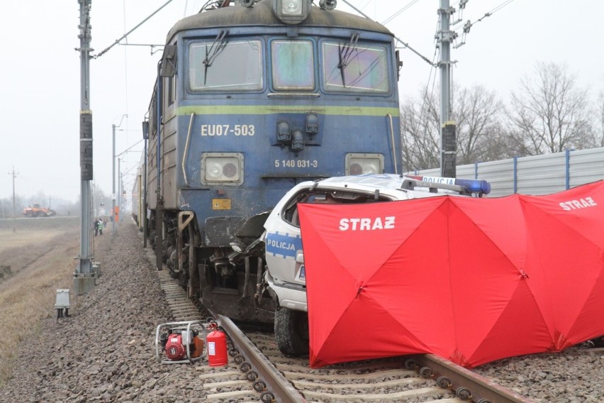 Wypadek na przejeździe kolejowym. Nie żyje komendant z policji