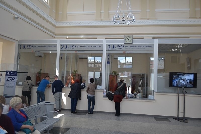 Hol dworca Sosnowiec Główny znów służy pasażerom, remont...