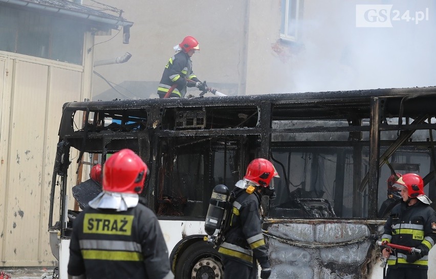 Dym nad Szczecinem. Pożar przy ul. Heyki [ZDJĘCIA]