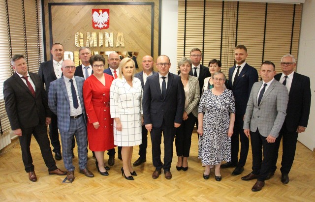 Pierwsza sesja Rady Miejskiej w Przytyku odbyła się  7 maja. Oto pamiątkowe zdjęcie. Więcej na kolejnych slajdach