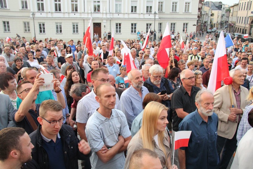 Wielka manifestacja w centrum Kielc „Wolne Sądy” z tysiącami uczestników  