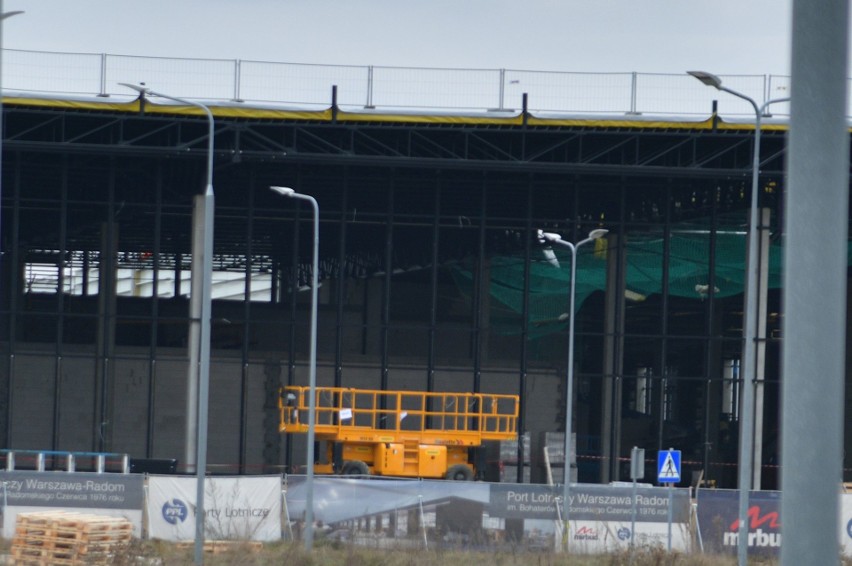 Terminal na lotnisku w Radomiu rośnie w oczach. Najkosztowniejsza inwestycja bez opóźnień - zobacz zdjęcia