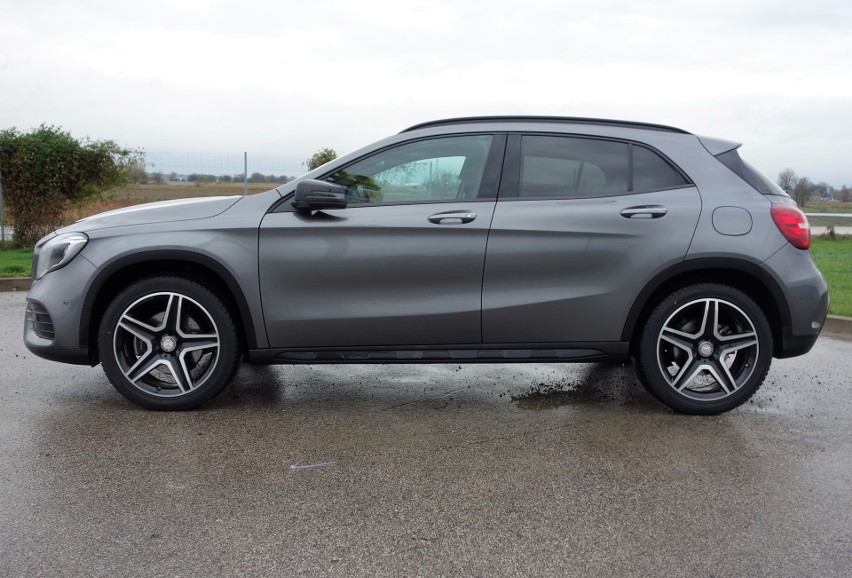 Mercedes GLA 220 4Matic...