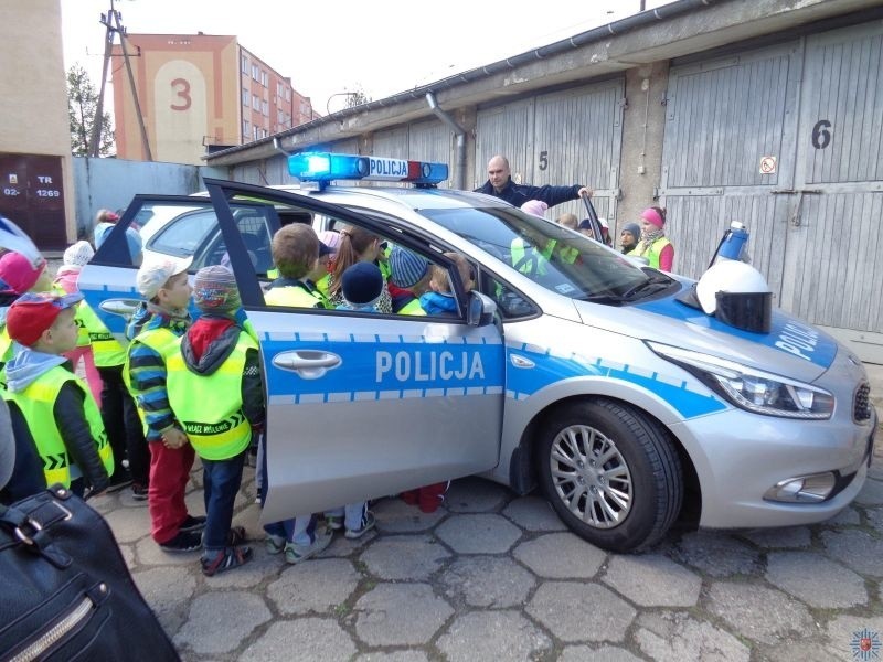 Zambrowscy policjanci  gościli na terenie Komendy dzieci w...