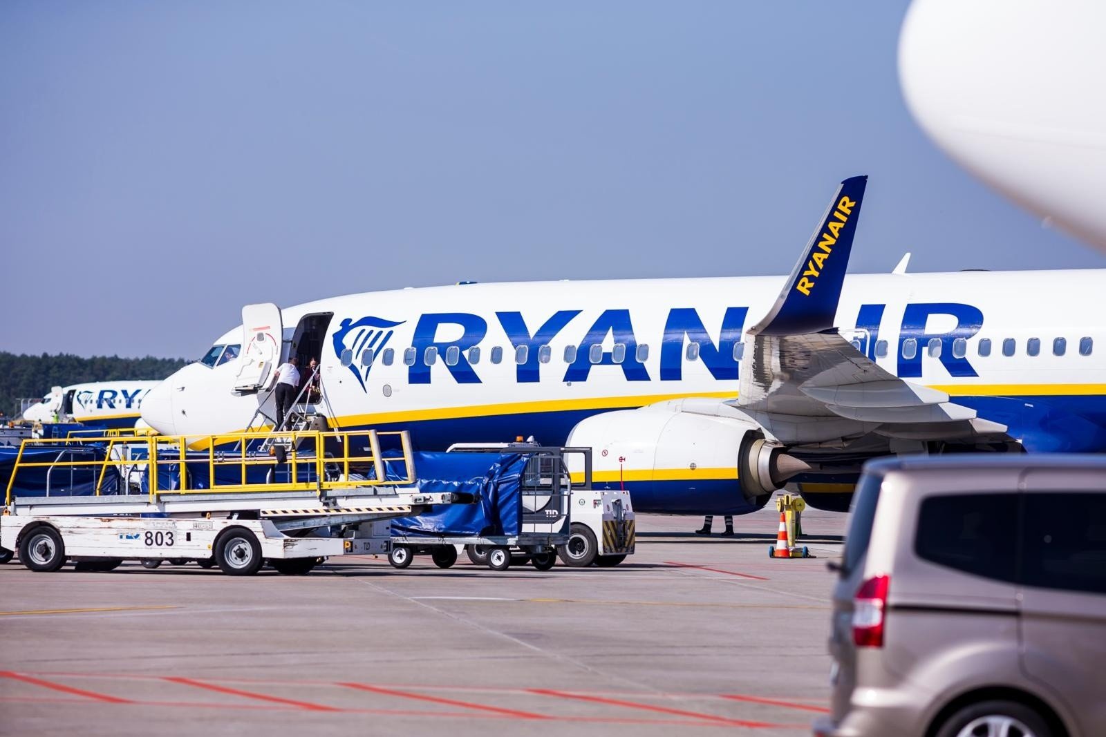 Brytyjska linia lotnicza znosi nakaz noszenia maseczek, jej śladem chce  pójść Ryanair | Strona Podróży
