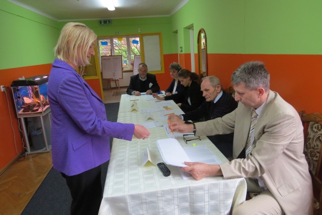 Wyborczy poranek w CiechocinkuPrzed godz. 8.00 lokal OKW nr 2 w Przedszkolu Samorządowym przy ul. Widok głosy oddało kilkanaście osób, w tym kuracjusze.