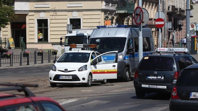 Wypadek na al. Kościuszki. Tramwaj potrącił pieszą [zdjęcia]