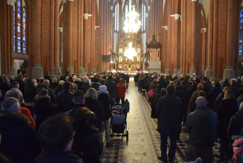 W kościołach odprawiona została liturgia Męki Pańskiej