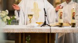 Oto życzenia dla księży na Wielki Czwartek 2022. Życzenia dla kapłanów z okazji ustanowienia kapłaństwa i Eucharystii. Czego życzyć księdzu?