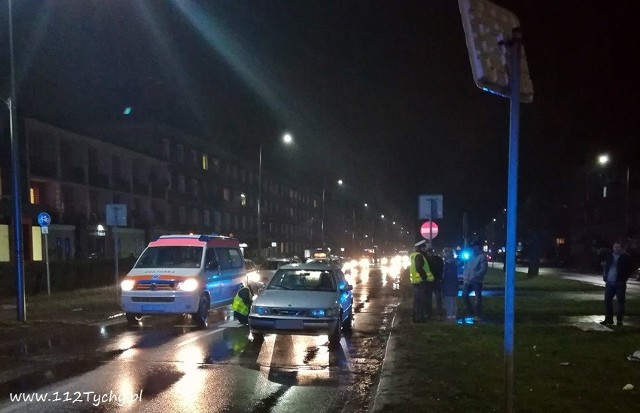 Wypadek w Tychach: Dwie nastolatki zostały potrącone przez samochód, gdy przechodziły przez przejście dla pieszych