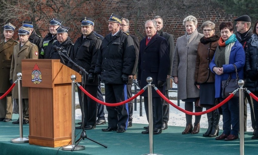 Uroczyste przekazanie wozów strażackich na Targ Węglowym w...